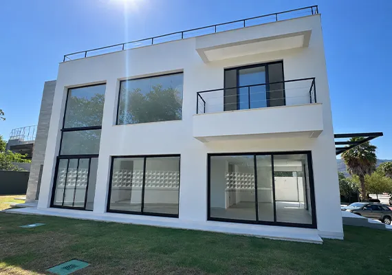 Residência de alto padrão com finalização e acabamentos executados pela VIX Construtora na Barra da Tijuca
